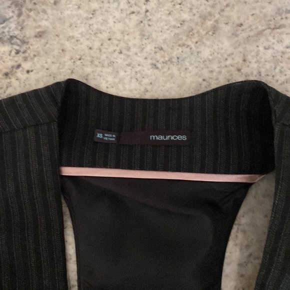 🖤BRAND NEW NO TAGS 🏷 MAURICES LOW CUT FLATTERING FORMAL VEST - Picture 7 of 11